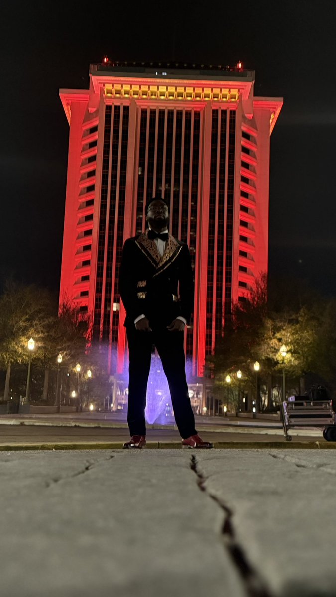 AlontaDevon's tweet image. Breaking NECKS🚨 not HEARTS❤️
#lastnight #ValentinesDay #classicman