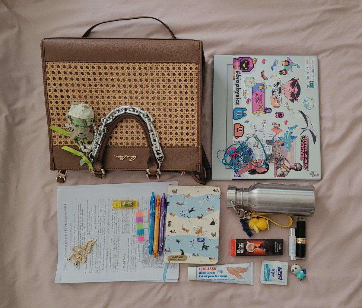 kutuphane cantamda ne var 🐭🌿