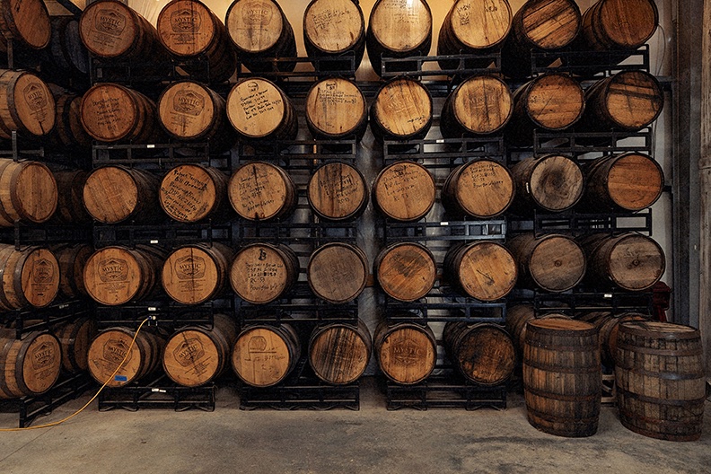 backroadport's tweet photo. This photo by the talented Bruce DeBoer is part of our Winter 2025 Portfolio collection and displays rows of barrels filled with Mystic Farm Distillery award-winning bourbon. If you're in Durham, NC, stop by for a pour.
📷 Bruce DeBoer https://t.co/9DM5kBuSHt