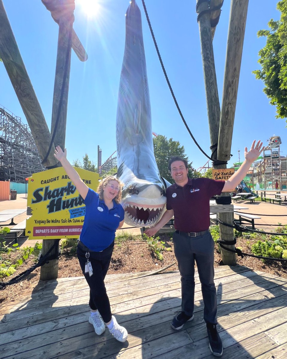 SFGreat_America's tweet photo. 🚨 Thrilling Job Alert: We’re hiring 3,500 associates for the 2025 season! This is YOUR chance to join a team that brings the thrills and FUN to life for our guests!

🎢 FREE park admission
💸 Leadership opportunities
😁 A job that brings the FUN!

➡️ https://t.co/noiyR8Ncyt https://t.co/MkPT8YDRRx