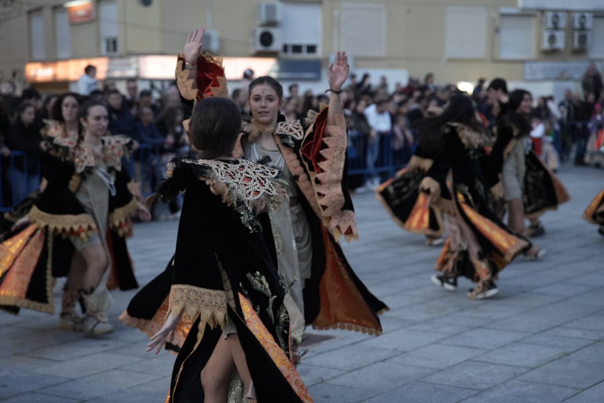 aytodebadajoz's tweet photo. 🔥 #Badajoz ha celebrado este viernes las Candelas de #SantaMarina, con el desfile de comparsas y la quema del #Marimanta.
La ciudad ya siente el #CarnavaldeBadajoz. https://t.co/AHiMJdQkAm