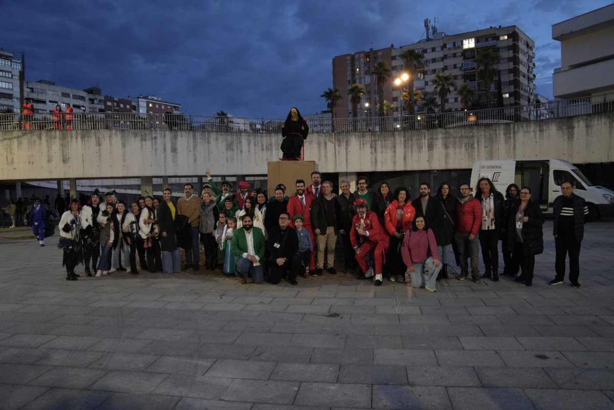 aytodebadajoz's tweet photo. 🔥 #Badajoz ha celebrado este viernes las Candelas de #SantaMarina, con el desfile de comparsas y la quema del #Marimanta.
La ciudad ya siente el #CarnavaldeBadajoz. https://t.co/AHiMJdQkAm