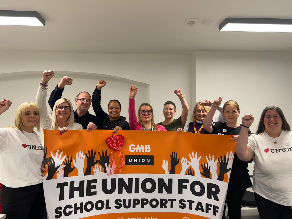 Mourinho14Booth's tweet photo. @GMB_union National Schools Committee, celebrating #Heartunions and #makeworkpay week, school support staff have waited 15 long years for the reinstatement of the School support staff negotiating body and we are ready to get to work on making it pay for our members. https://t.co/nPz3Q4qqjd
