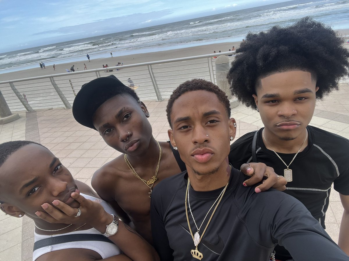 choose your trade👨🏿‍❤️‍💋‍👨🏽