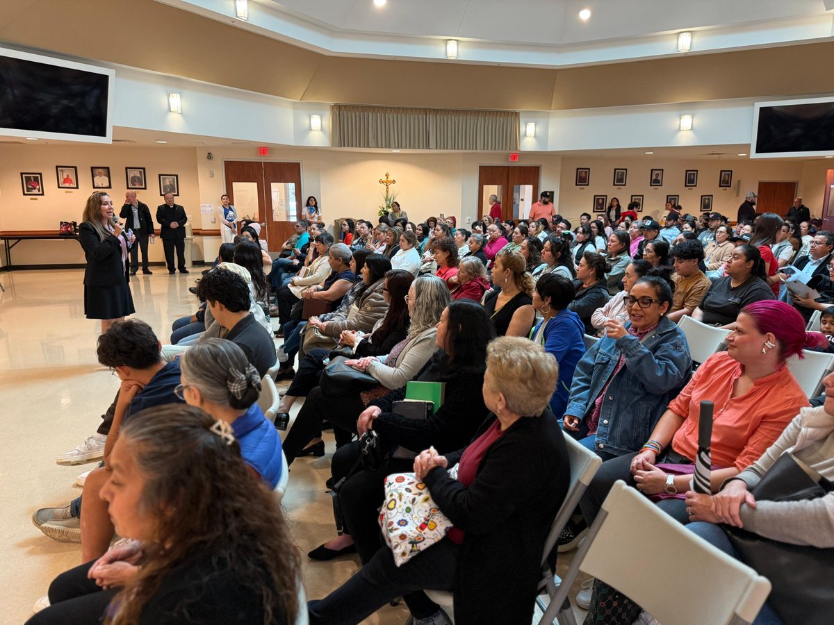 SRE_mx's tweet image. 📸 El @ConsulmexHou realizó con éxito las Actividades de Documentación Entre Semana (#ADES) en Katy, Texas.

Durante la jornada, se ofrecieron servicios esenciales a la comunidad, incluyendo protección consular, documentación y registro civil, reafirmando el compromiso del