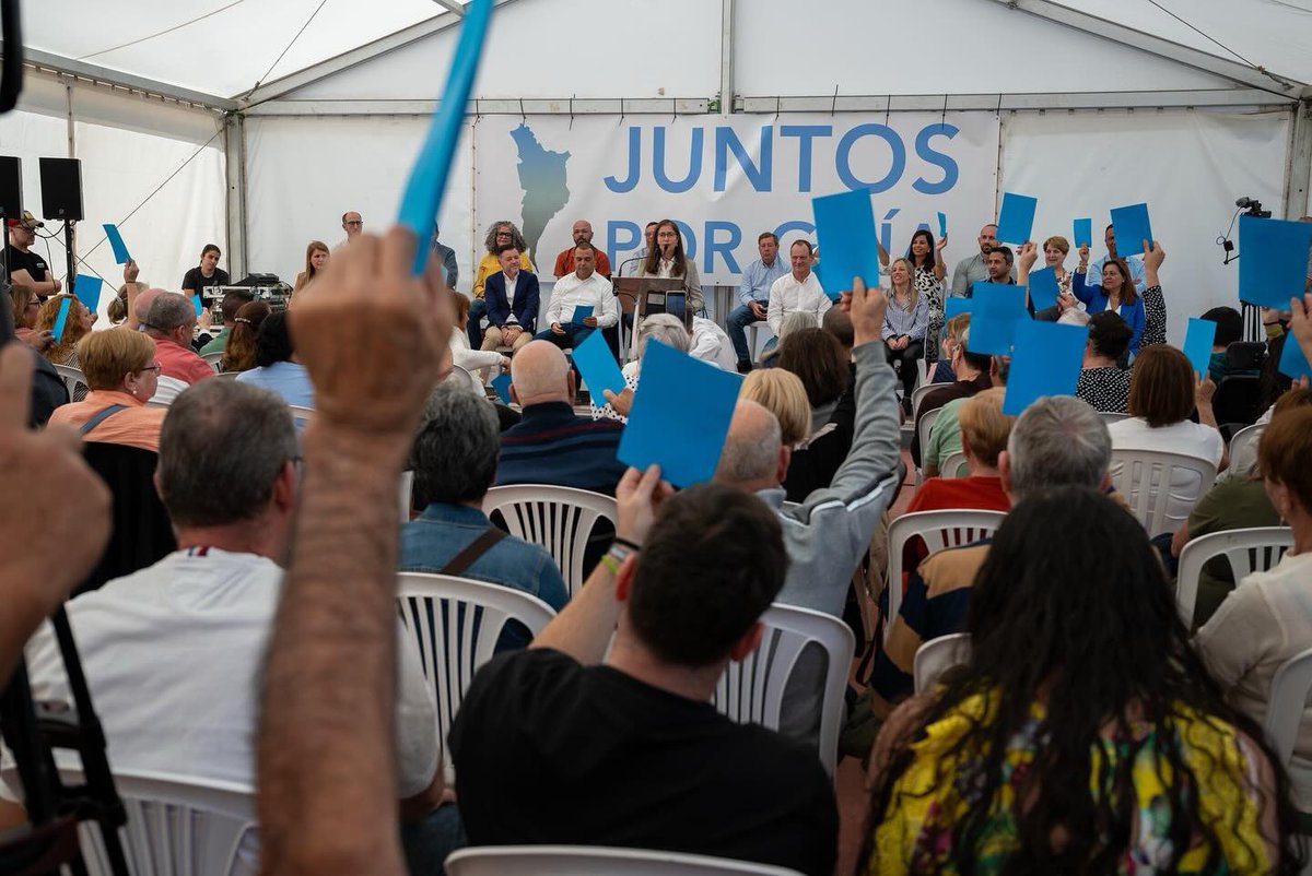 teososam's tweet photo. Hoy Juntos por Guía ha certificado su desconexión con nueva Canarias. Se suma así a Roque Aguayro, en Agüimes; ASBA en Valsequillo; BNR en Gáldar y Agaete; Compromiso por Firgas o la Agrupación de Electores de Tejeda. 

Cientos de militantes de estos municipios que han contribuido a la construcción de nueva Canarias se han reunido durante las últimas semanas para debatir y certificar la desconexión de nuestros proyectos locales, con los que hemos levantado nuestros pueblos, de un proyecto que creemos que está agotado por el personalismo de sus líderes y el distanciamiento de las bases y de la gente. 

Ahora trabajamos también con compañeros de todos los municipios de la isla en la creación de un nuevo proyecto político que represente a nuestra isla, a su gente desde las raíces municipalistas de cada barrio, de cada calle.