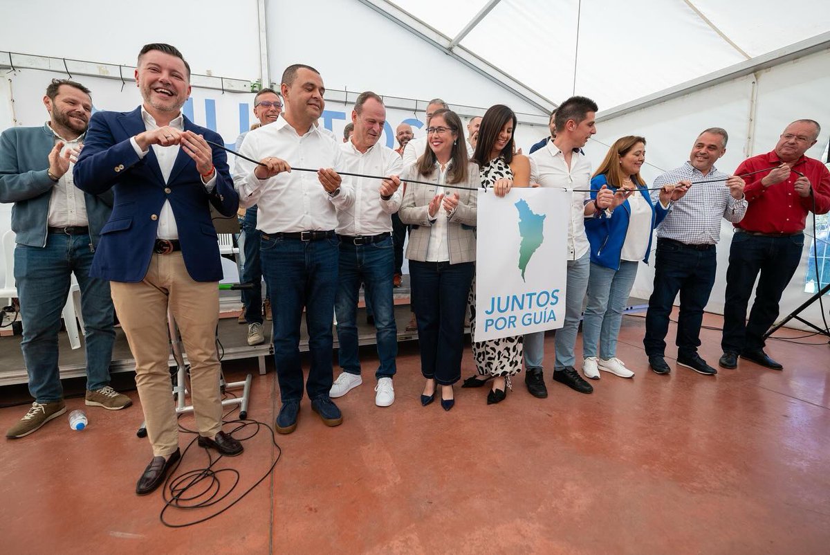 teososam's tweet photo. Hoy Juntos por Guía ha certificado su desconexión con nueva Canarias. Se suma así a Roque Aguayro, en Agüimes; ASBA en Valsequillo; BNR en Gáldar y Agaete; Compromiso por Firgas o la Agrupación de Electores de Tejeda. 

Cientos de militantes de estos municipios que han contribuido a la construcción de nueva Canarias se han reunido durante las últimas semanas para debatir y certificar la desconexión de nuestros proyectos locales, con los que hemos levantado nuestros pueblos, de un proyecto que creemos que está agotado por el personalismo de sus líderes y el distanciamiento de las bases y de la gente. 

Ahora trabajamos también con compañeros de todos los municipios de la isla en la creación de un nuevo proyecto político que represente a nuestra isla, a su gente desde las raíces municipalistas de cada barrio, de cada calle.