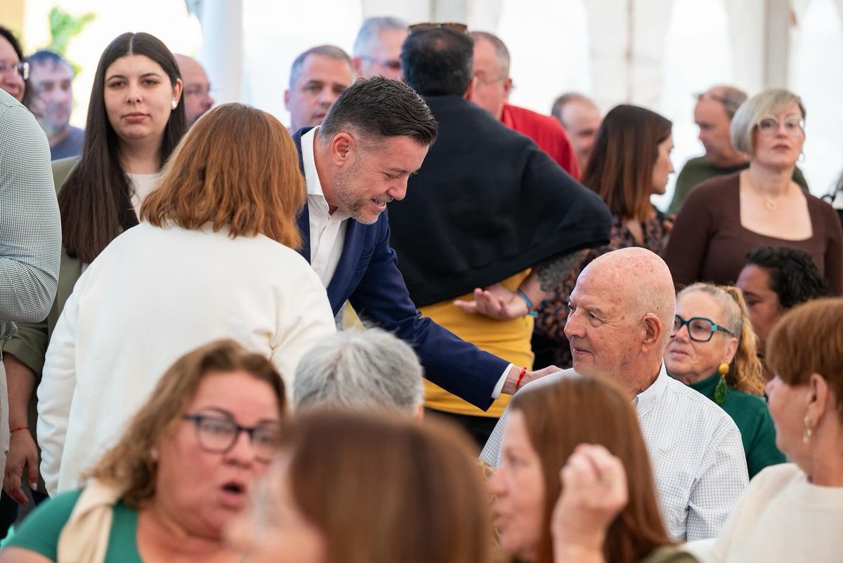 teososam's tweet photo. Hoy Juntos por Guía ha certificado su desconexión con nueva Canarias. Se suma así a Roque Aguayro, en Agüimes; ASBA en Valsequillo; BNR en Gáldar y Agaete; Compromiso por Firgas o la Agrupación de Electores de Tejeda. 

Cientos de militantes de estos municipios que han contribuido a la construcción de nueva Canarias se han reunido durante las últimas semanas para debatir y certificar la desconexión de nuestros proyectos locales, con los que hemos levantado nuestros pueblos, de un proyecto que creemos que está agotado por el personalismo de sus líderes y el distanciamiento de las bases y de la gente. 

Ahora trabajamos también con compañeros de todos los municipios de la isla en la creación de un nuevo proyecto político que represente a nuestra isla, a su gente desde las raíces municipalistas de cada barrio, de cada calle.