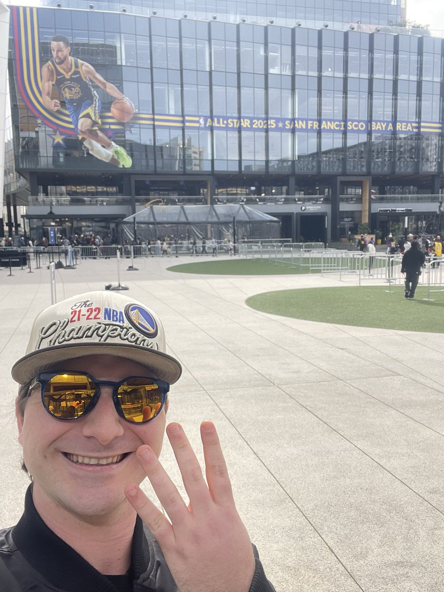tjstradamus1144's tweet photo. Waited 25 years for All-Star weekend well worth it, feel free to say hi #DubNation https://t.co/hUFG3oFHhR
