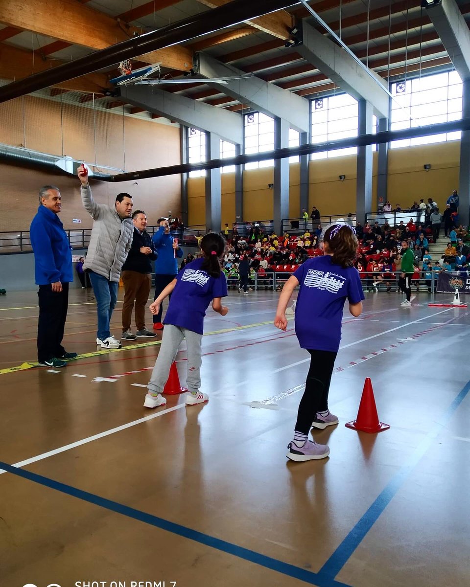 🧒🏻 👦🏼 Gran jornada de #JuegosEscolares en #LaCistérniga gracias a la Diputación de Valladolid.
👉 Hoy nos ha acompañado el diputado de deportes Javier González Vega.

#Infancia #NosGustaElDeporte