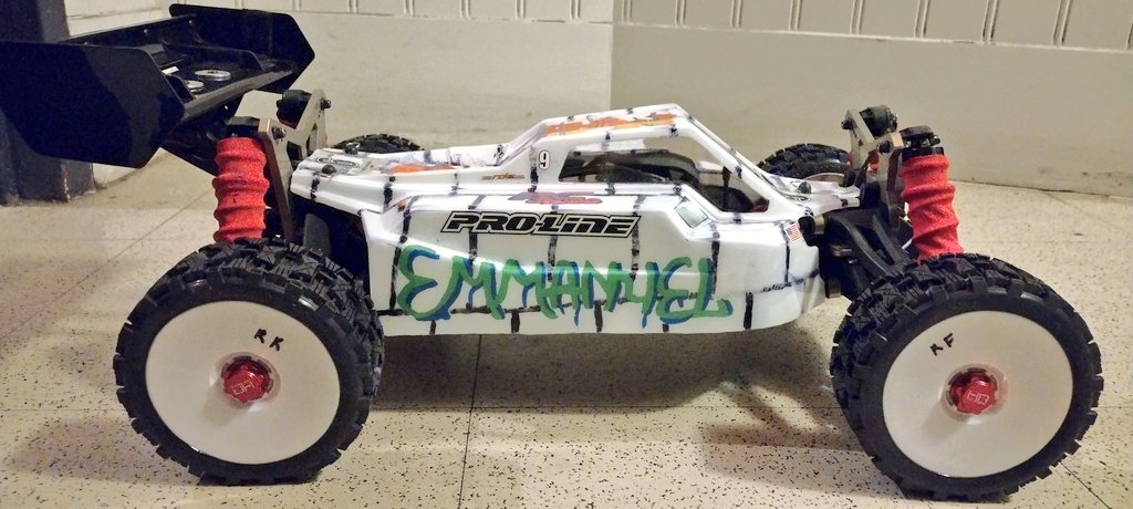 EmmanuelLeander's tweet photo. #MannysTweet88: The #Freestyle #ProlineAxis #ArrmaTyphon 6S #TLRTuned Name Tag!

#MT88RCs 🕹️🏎️ https://t.co/5LXrAcy1ty