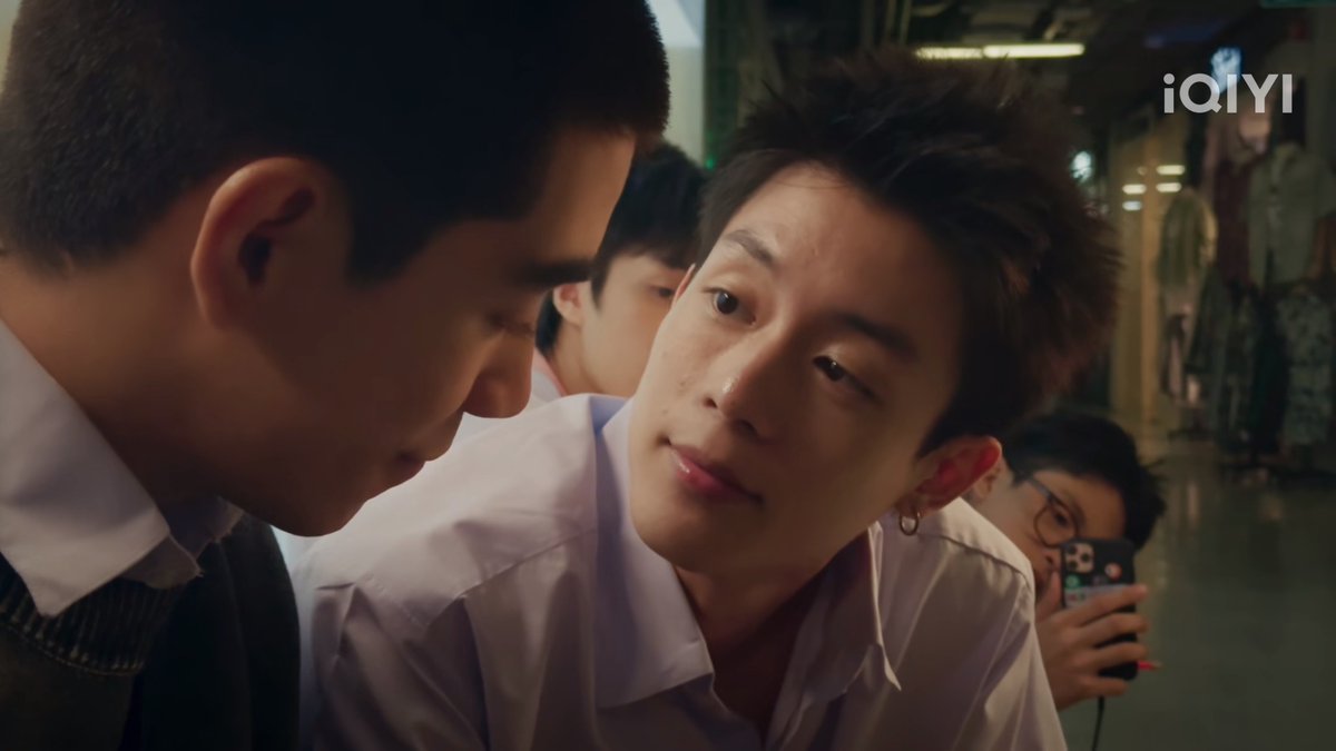BLUPDATE2022's tweet photo. #GELBOYSสถานะกั๊กใจEP2: Four Mod confesses to Chian, hoping to take their relationship beyond friendship. But…  

A statusless situationship begins.

#GELBOYSสถานะกั๊กใจ | Every Saturday at 11:45 PM GMT+8 on iQIYI. https://t.co/eAkJ1PJ3Rg