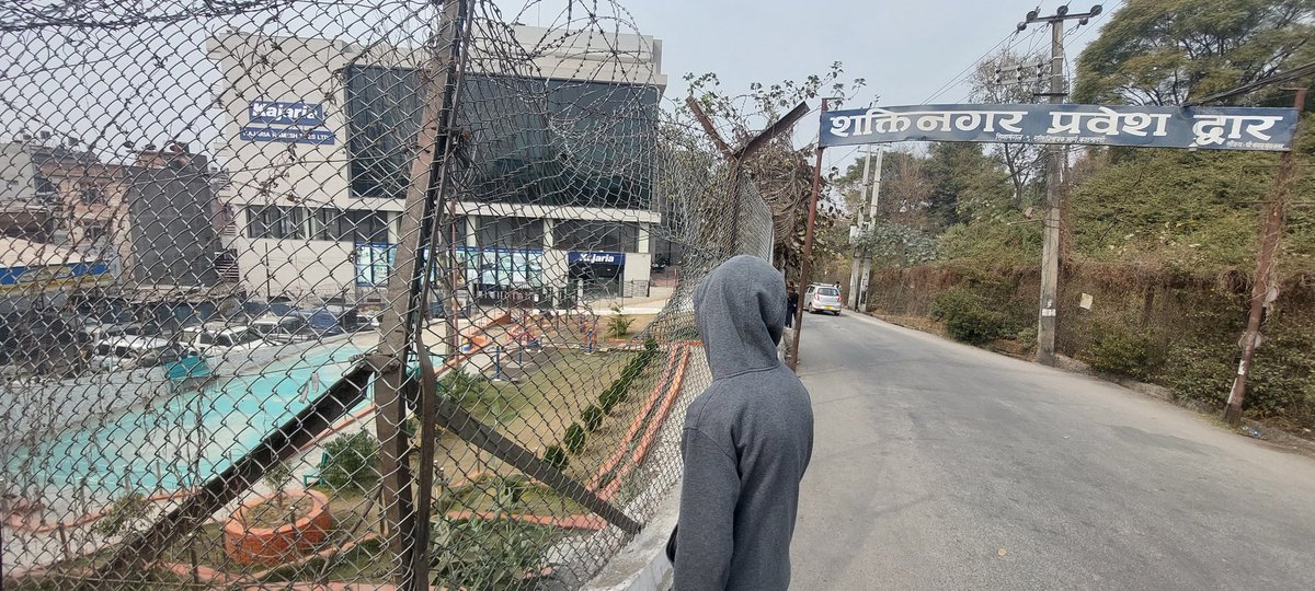 DhakalSaurav's tweet image. गफ दिने नि छन । 
तालि पडकाउने नि छन । 
पार्ककाे ताल्चा खाेलिदिने चाहि काेहि भएन त ? #OpenSpace #systemchange
साचो बोकेर हिडने हरुको नाम फोन नं सहित । CC @ktm_metro बडा नं ९ ।