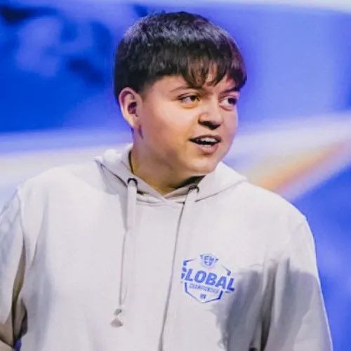 Elite Momo tweet media