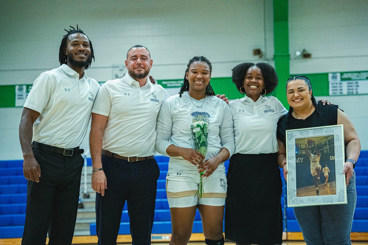 Finished off the weekend celebrating C’Dara Manuel on her senior night!! 

Thanks for leaving your mark on and off the court! 🏀

#gomightybanyans