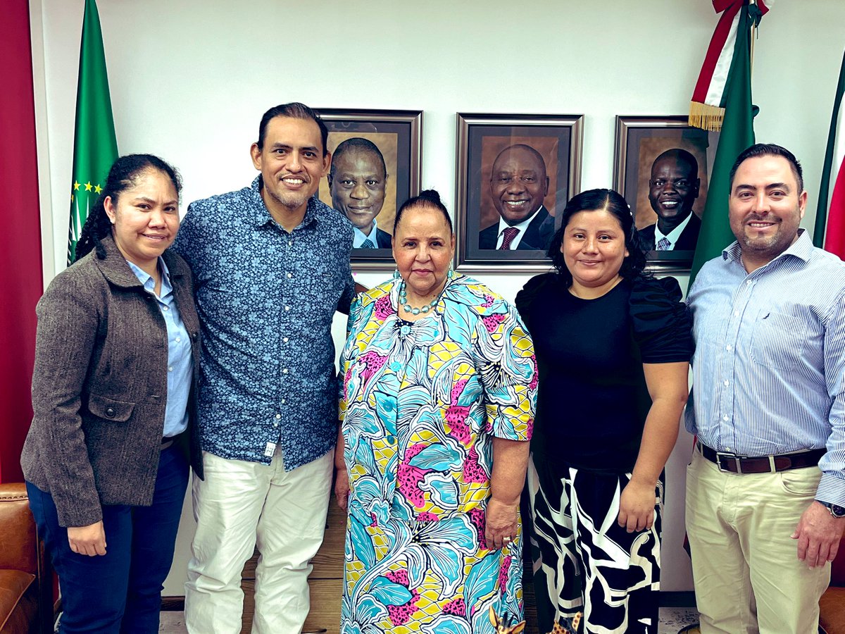 #SocpindaNews || Hermanamiento Solidario.

El Consejo Directivo de #Socpinda tuviero un importante encuentro con Beryl Rose Sisulu, Embajadora de Sudáfrica en México y su equipo diplomático para afianzar nuestro hermanamiento: Embajada de Sudafrica y Organización Socpinda