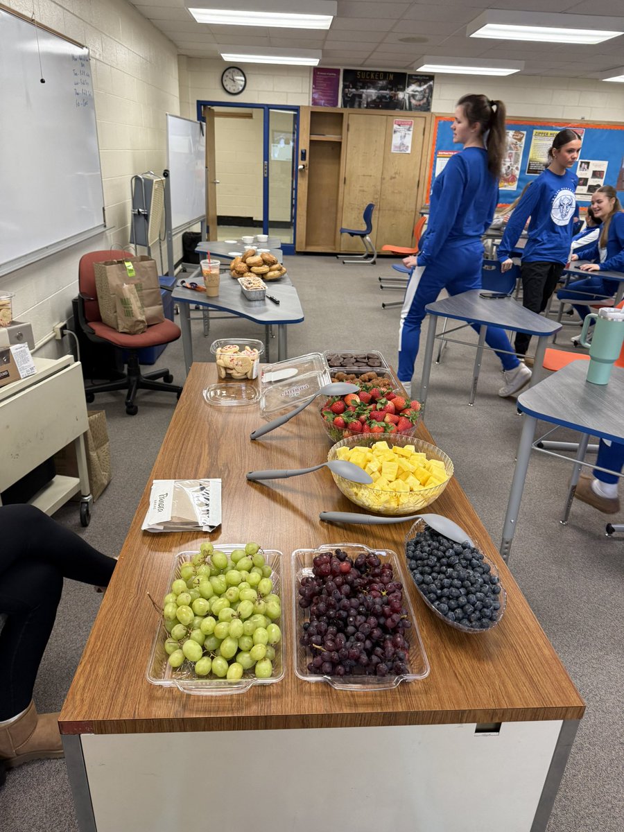 Excellent start to regional game day with a nice team breakfast! Fueling up for the post-season! #BisonPride 💙🦬🏀