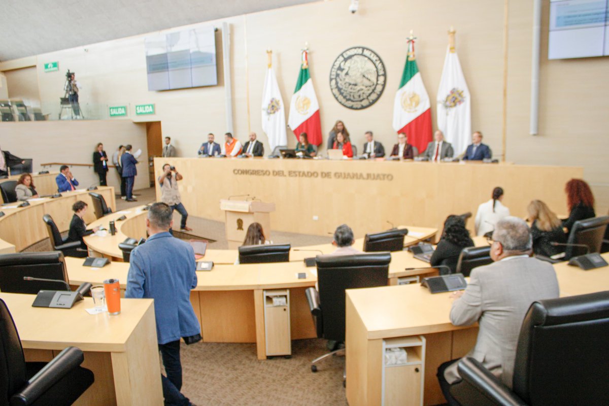 Arrancamos el periodo de sesiones del @CongresGto con la buena de que nuestra compañera de movimiento <a href="/DipMiriamReyesC/">Miriam Reyes Carmona</a> será la Presidenta de la Mesa Directiva 
#Morena