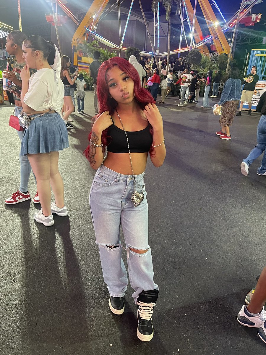 4’11 slim waist &amp; bad asf