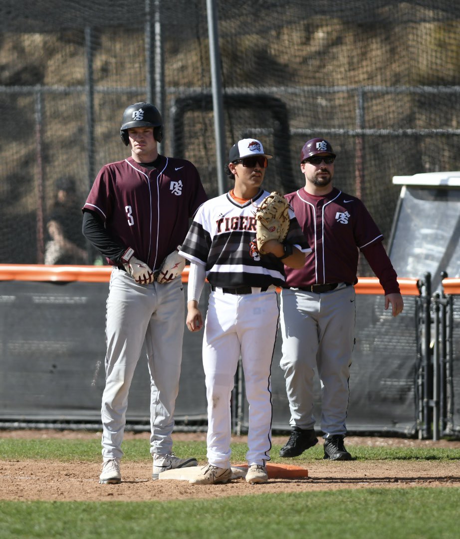 CandidEyePhoto's tweet photo. T9: First college AB for freshman Matt Churchill = base knock + rbi, Loggs up 8-0 / @PS_Baseball vs #OxyBaseball  #GoLoggers  #LoggerUp #d3baseball @PSLoggers @NorthwestConf @d3baseball @PNW_CBR @NWCbaseballpod  ⚾️🪓 

(📷©️Brian Murphy / https://t.co/qRhHye9GnW) https://t.co/gK8gGJjuVA