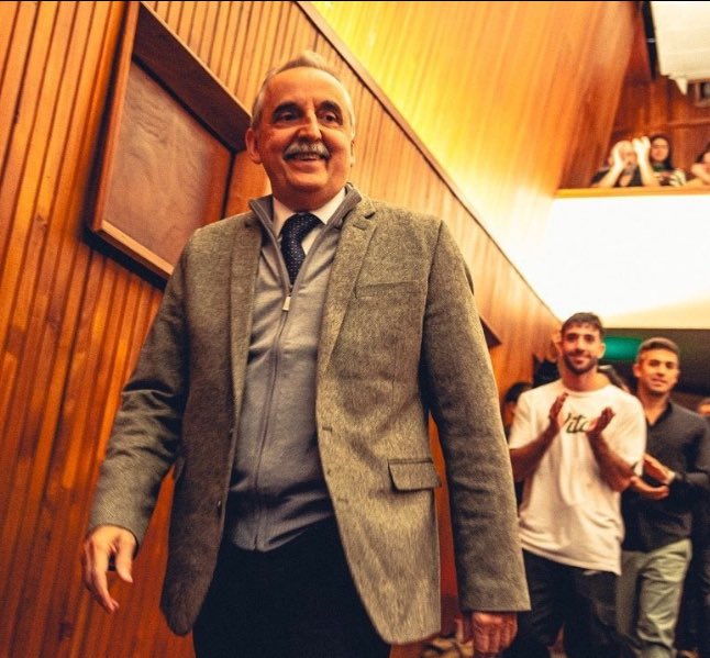 Juventud_PyV's tweet photo. Parece que algunos recién se dieron cuenta que había que hacerle juicio político a Milei, por suerte Guillermo Moreno ya lo dijo desde un principio. Moreno siempre tuvo, tiene y tendrá razón. https://t.co/22wqOJzTQE