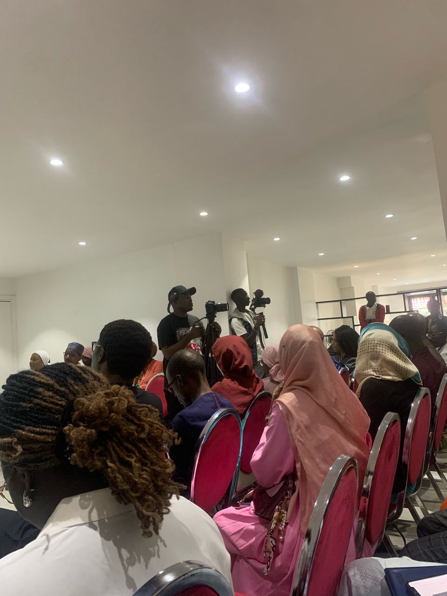 Consulting35821's tweet photo. Le Jeudi 13 Avril, Mame Rokhaya Tall Assistante Comptable chez Keba Consulting⁩  a eu l'honneur d'assister à une rencontre organisée par la Fondation Keba Mbaye en tant que représentante du cabinet keba consulting https://t.co/SdBMi8kVec