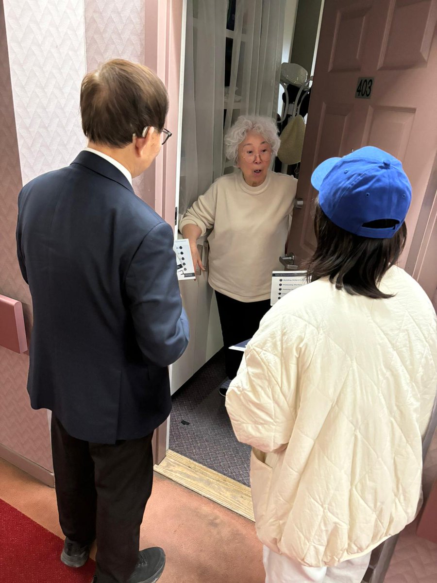 RaymondChoPC's tweet photo. Had such an exciting time with the active seniors at @yeehongcentre Garden Terrace and Evergreen Manor Retirement Residence.
So many great conversations on how we are going to #ProtectOntario.
#TeamCho
#ScarbTO https://t.co/dZGyfxvSdA