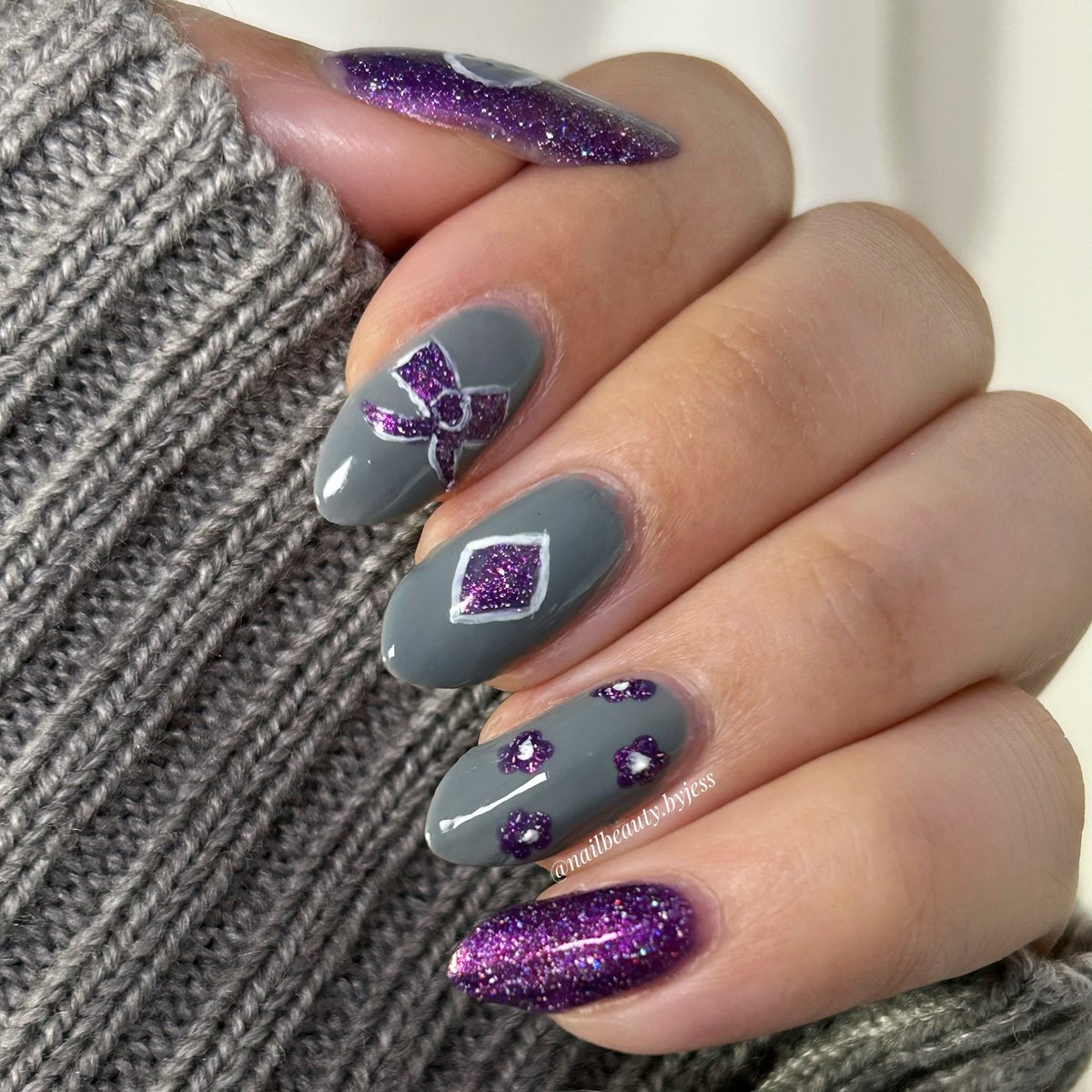 S_Linkyy's tweet photo. It’s a new month so here’s all the #hololive manicures I’ve done so far this year!! #RavenCrafts #FineFaunart #bijouwled #callillust #kawaiiope #holoAdvent 💚💜💙🩷 https://t.co/WZDRNgfExk