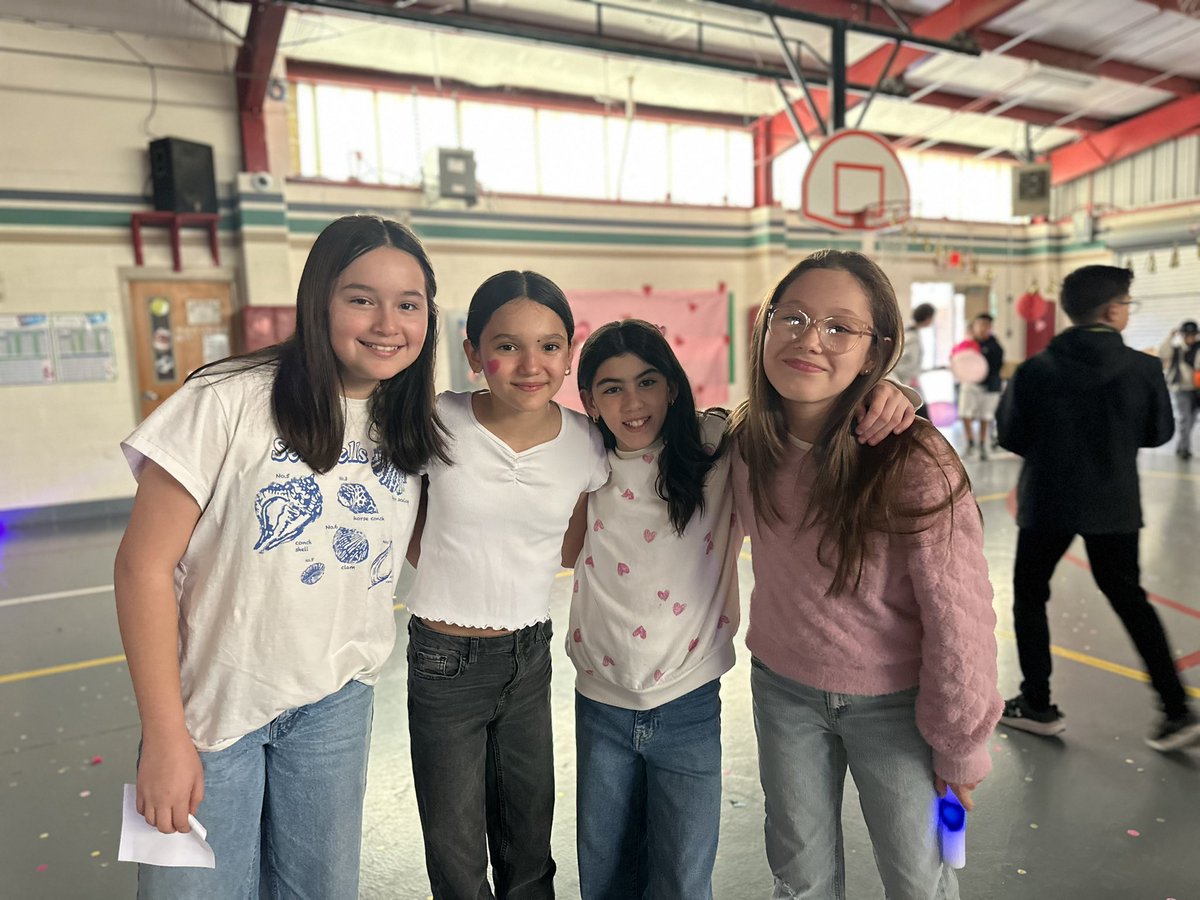 hse_sisd's tweet photo. Yesterday our students had fun and enjoyed some snacks at our Valentine's Day dance! With music and laughter filling the room it was an unforgettable day!💕🪩 https://t.co/SLlsqJZ1fv