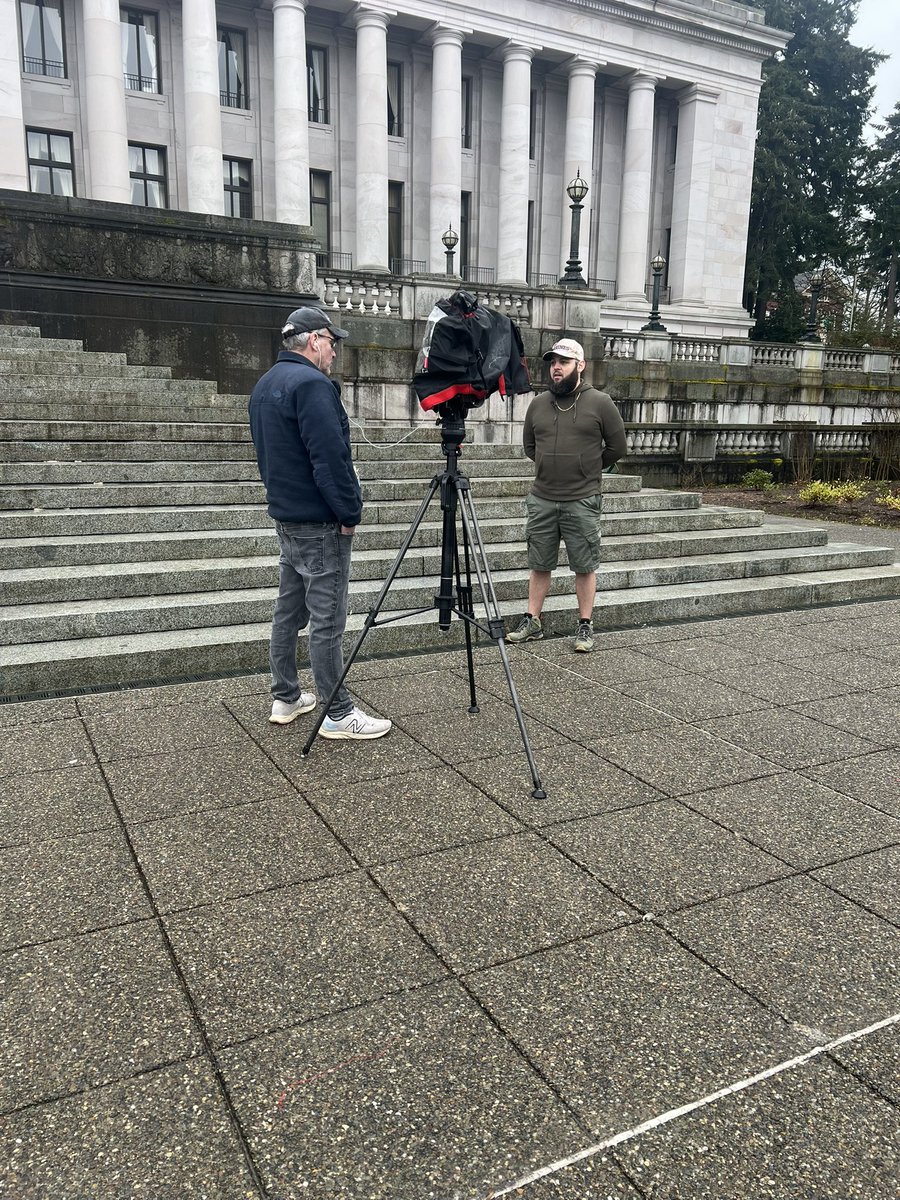 MarineWiiifeeyy's tweet photo. “I’m putting you on the news” #myhusband #protest #Washington #olympia #statecapital https://t.co/CXfnw7T7wA