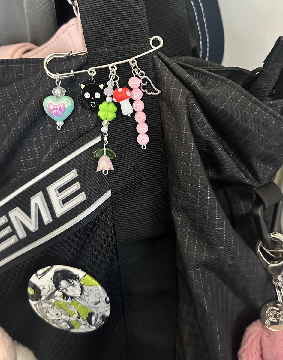 Taemin Ephemeral Gaze freebies for LA and Oakland :))) 🩵 phone straps, keychains, or (purse) brooch. I’ll probably have 50~ minimum for each stop. Open to trading just dm, but it has to be 2 for 2 since there will be two of us :3