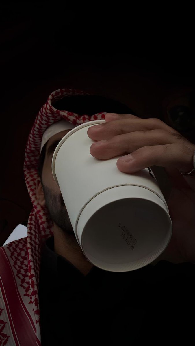 H__8II's tweet image. مَعاك الحكِي ليته أبد مَا ينتهِي .