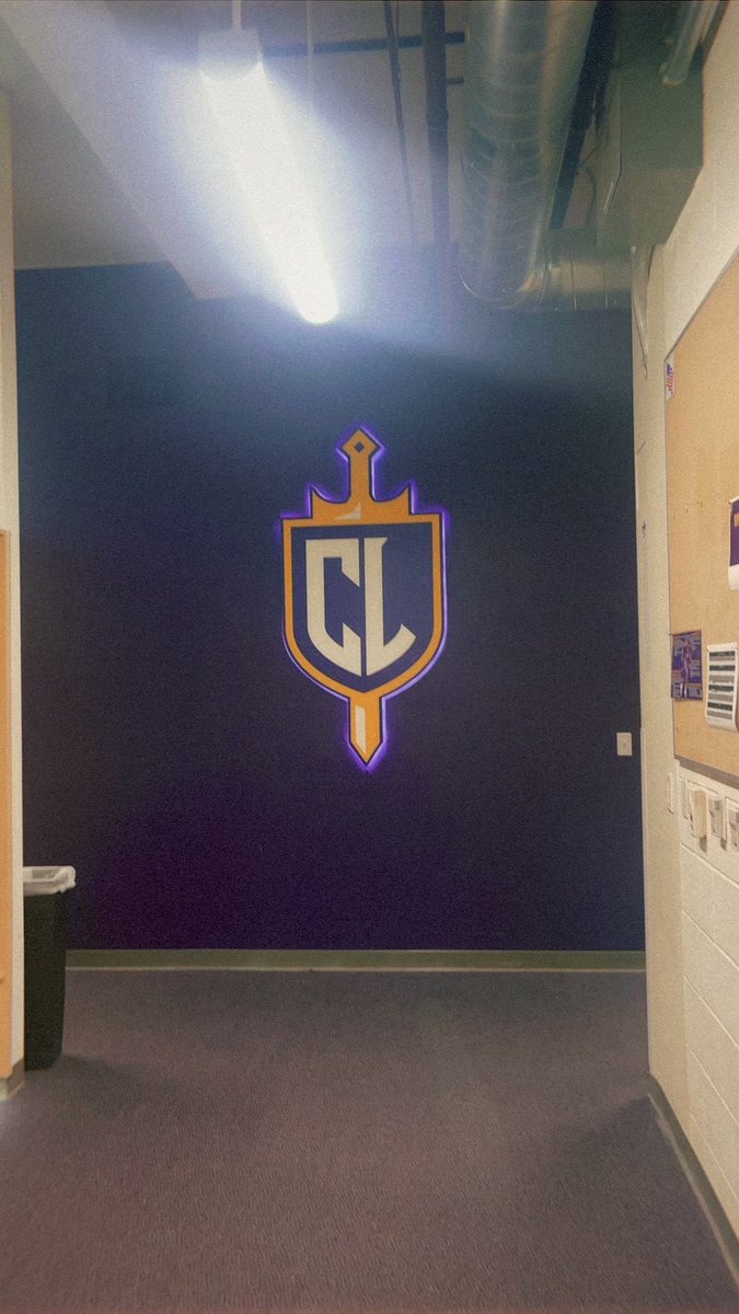 T4ma30's tweet photo. Thank you coach @CoachMeyer_  and the CLU Football staff for having me and giving me a tour of the campus🤙🏾🤙🏾 https://t.co/fdU9J5FLrh