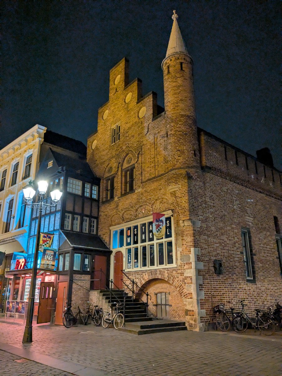 Als je dan toch onverwachts in Den Bosch bent, even de Moriaan op de foto zetten.