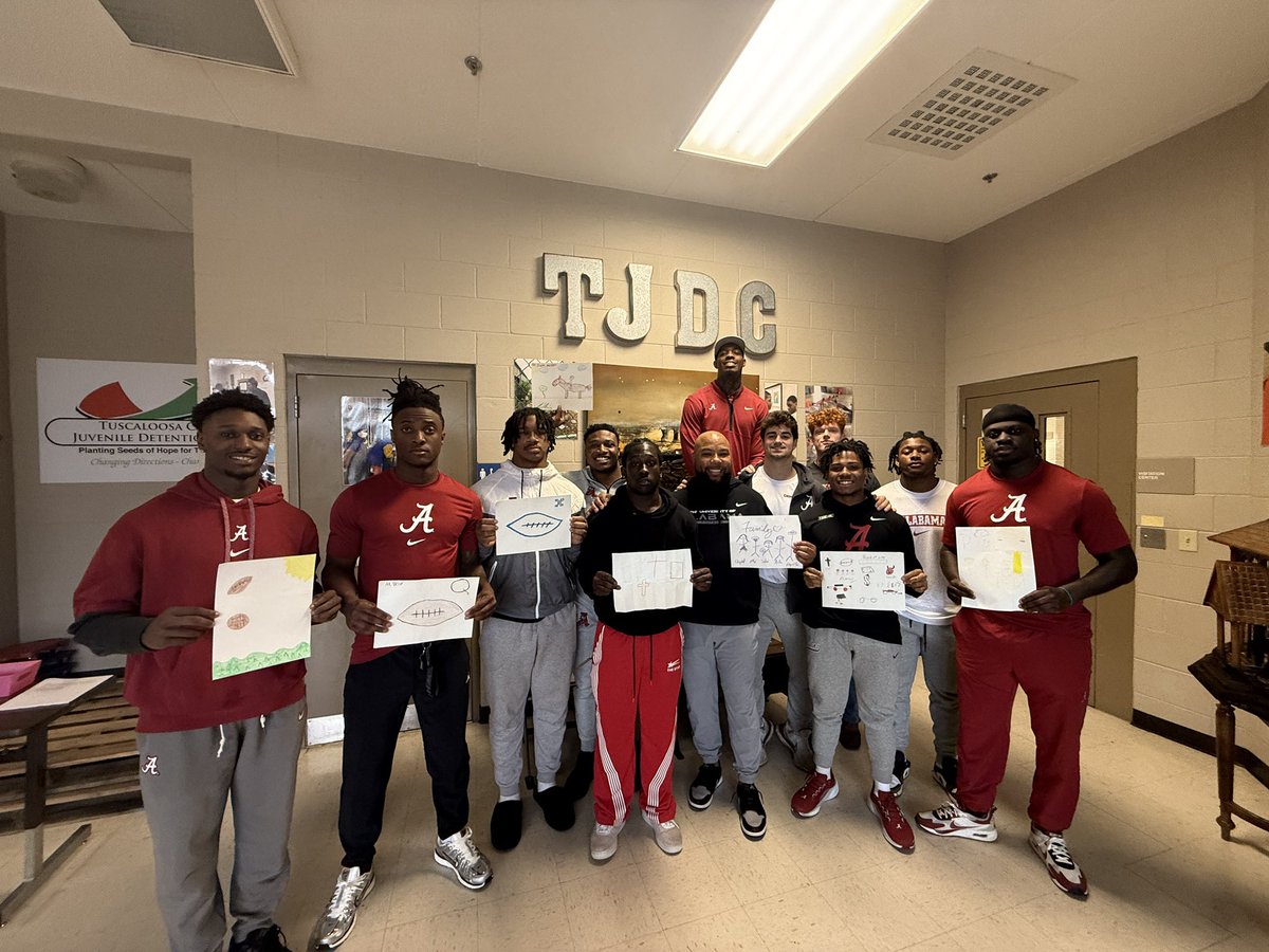 ᴀᴋʏʟɪɴ(AK)ᴅᴇᴀʀ⭐️ (@akylin3) on Twitter photo learned alot and also had a lot of fun today at the juvenile detention center 🙏!!
#ROLLTIDE🐘
<a href="/BAMACoachG/">Robert Gillespie</a> learned alot and also had a lot of fun today at the juvenile detention center 🙏!!
#ROLLTIDE🐘
<a href="/BAMACoachG/">Robert Gillespie</a>
