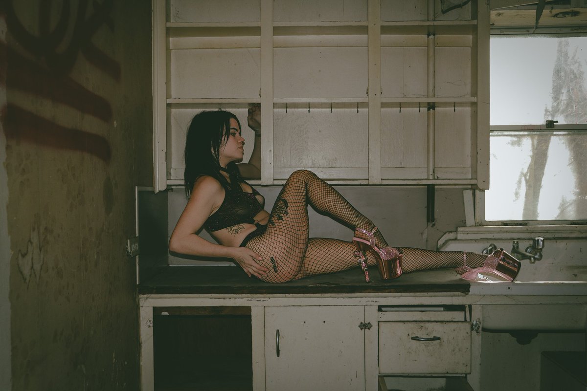 ca64382's tweet photo. Add the link and cum watch me in action @playywithmee420 #onlyfans #heels #sex #tattoos #milf #LingerieTweets #link #sexy https://t.co/WAyqVZAJBV