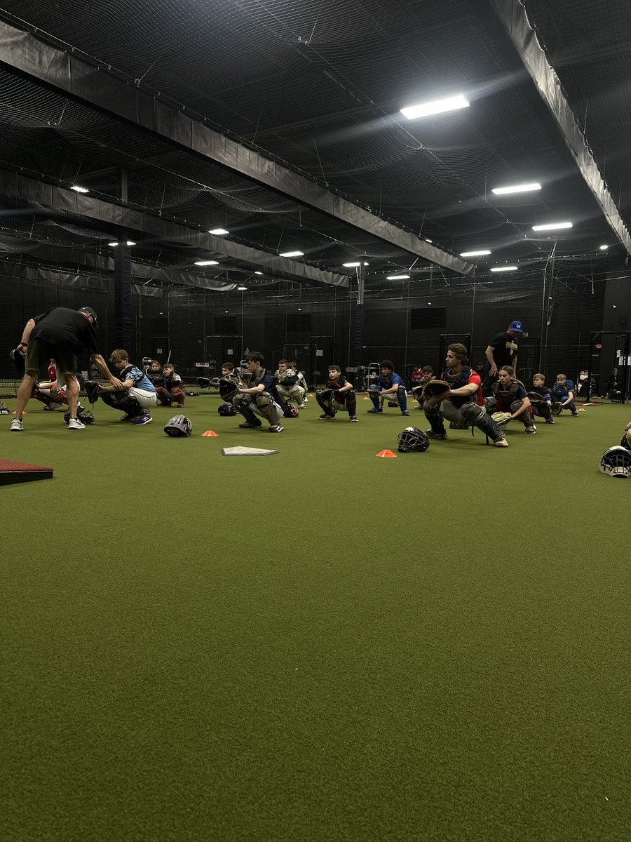 TheCatchingGuy's tweet image. We had a great day one in Charlotte/Mooresville!

You put a solid group of catchers in an amazing facility like Arena Lake Norman and it’s bound to be a good time!

Looking forward to a lot of the same during day two!

#catchers #catcherdrills #catcherscamp