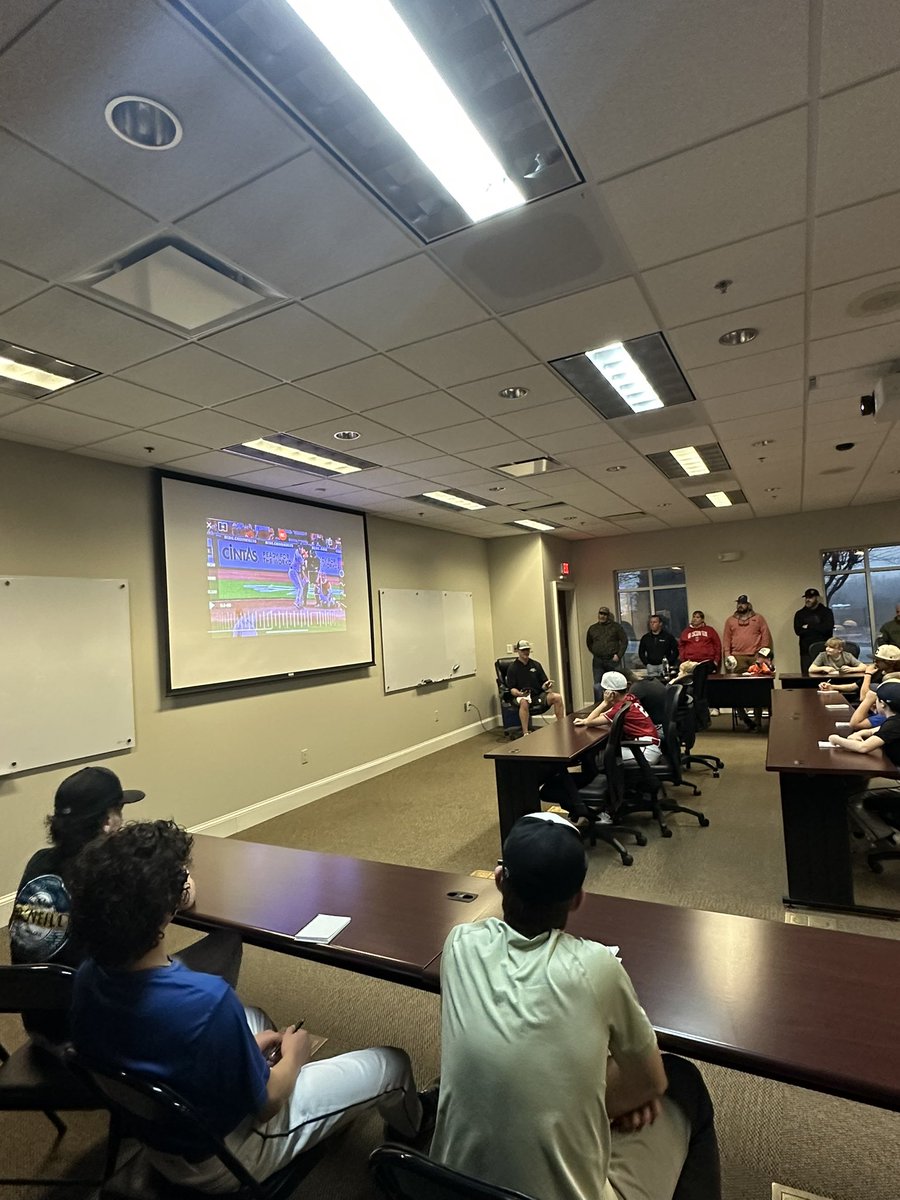 TheCatchingGuy's tweet image. We had a great day one in Charlotte/Mooresville!

You put a solid group of catchers in an amazing facility like Arena Lake Norman and it’s bound to be a good time!

Looking forward to a lot of the same during day two!

#catchers #catcherdrills #catcherscamp