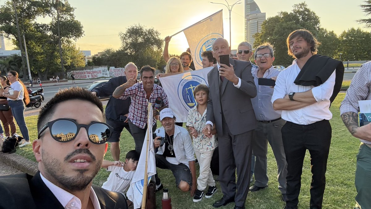 _SebaSosa's tweet image. Hoy 15/2/25 es un día HISTÓRICO para la política de nuestro país. 

Ingresan al Parlamento 2 Diputados para defender y luchar por nuestra SOBERANÍA. 

@Id_Soberana será el ÚNICO partido que se oponga a las imposiciones de la nefasta #Agenda2030

𝐒𝐀𝐁𝐑𝐄𝐌𝐎𝐒 𝐂𝐔𝐌𝐏𝐋𝐈𝐑 💪🏼