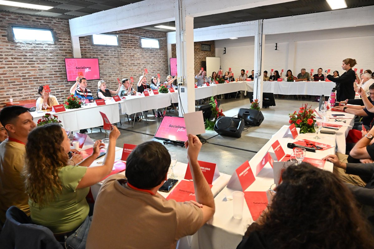 ps_argentina's tweet photo. En un nuevo #ConsejoFederalPS definimos ponerle un límite a Milei.

Con representantes de todas las provincias votamos a favor de iniciar el proceso de Juicio Político al presidente y de impulsar candidaturas en todo el país para hacer frente a este gobierno deshumanizado. https://t.co/2QIPS6IBqx