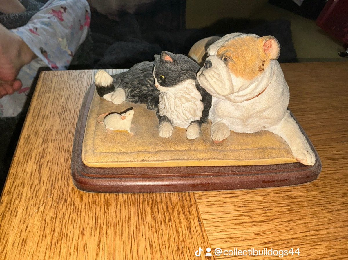 collectibulldog's tweet image. @BritishGasNews 

I wonder if the company had anything to do with #Calorgas the advertising for this utility was 3 animals not known for being civil all find comfort in front of the Warmth of the new style gas fires ! 

Sherratt and Simpson 

Royal Doulton