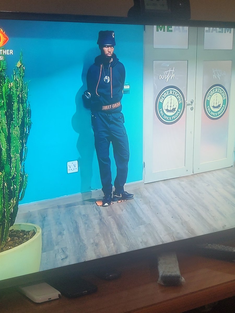 SidLSAJ's tweet photo. Guluva is giving "...umthetwa wa la uthi..." #BBMzansi https://t.co/iCNd8XSyp9