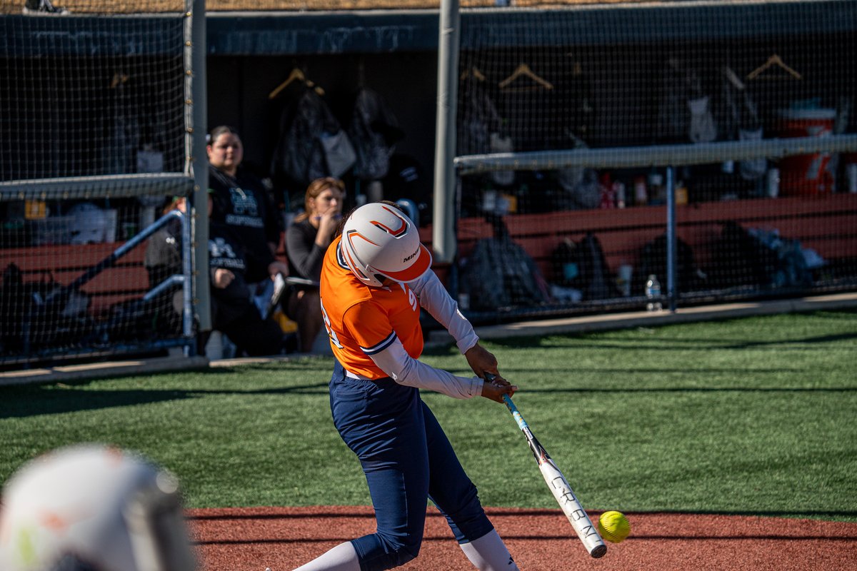 UTEPSoftball's tweet photo. 𝐀𝐥𝐥 𝐇𝐞𝐚𝐫𝐭, 𝐀𝐥𝐥 𝐇𝐮𝐬𝐭𝐥𝐞. 𝐆𝐚𝐦𝐞 𝟐 ✅ 🔥 🥎

#PicksUp https://t.co/kC5ZlmYKNo