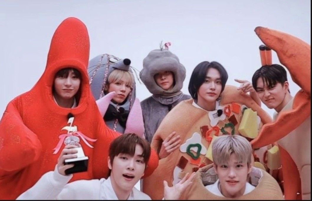 tvgrvs's tweet photo. TAGS FOR TODAY ❤️ DROP THEM IF YOU SEE THIS! 

너와 나 우리 Memories, with RII7E 
#BRII7ELoveRII7E 
#우리는_7을_믿는다
#SMsFailureContinues https://t.co/qY9mY5O1ta