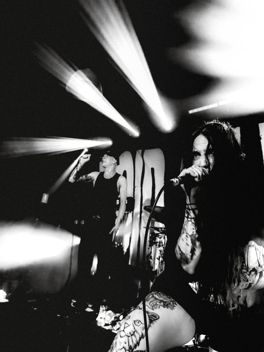 VOID OF VISION (@voidofvision) on Twitter photo One final time in Newy, thank you for everything.
See you tonight Sydney, under 100 tickets left
📷 <a href="/cianreally/">Glue Gun Stanley</a> One final time in Newy, thank you for everything.
See you tonight Sydney, under 100 tickets left
📷 <a href="/cianreally/">Glue Gun Stanley</a>