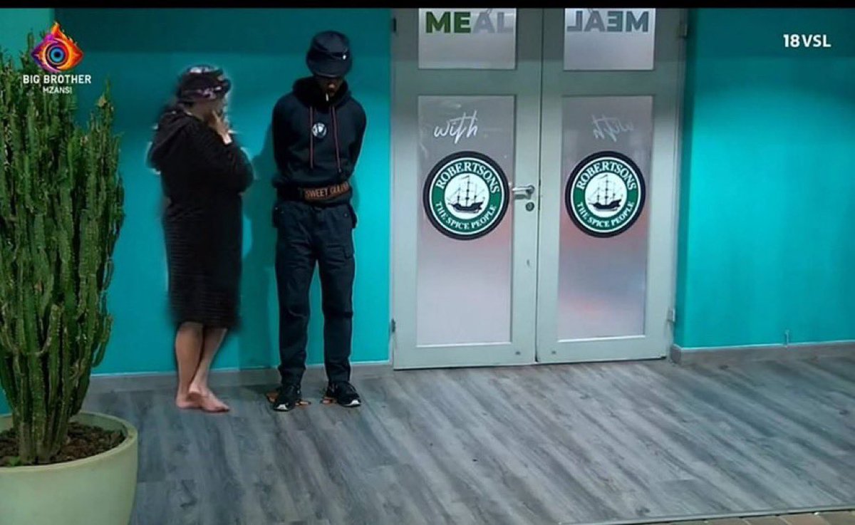Ohemaa_akyaa89's tweet photo. Together through thick n thin😅😅😅😅😅😅😅😅😅😅

 #BBMzansi
#SweetGuluva https://t.co/pUQFXFCJfb