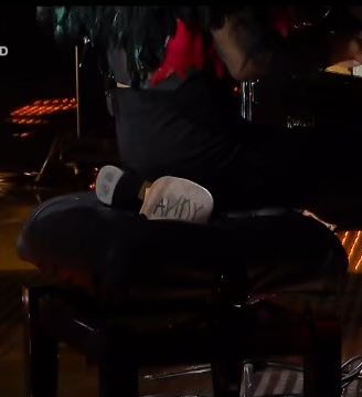 notmycupoftears's tweet photo. la scritta sotto la scarpa io sto frignando  #sanremo2025 https://t.co/PKv0QT20f1