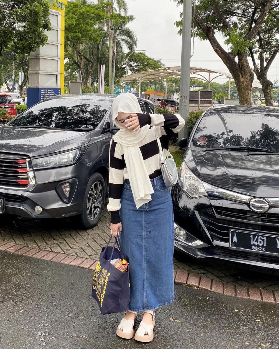 cewekhijab_'s tweet photo. ✨ Inspirasi Outfit Main ✨

Keren banget outfitnya 🥰❤️
Yang di spill sesuai yang dipake di foto ya 😍  

Kepoin Produknya disini: 👇👇
Baju
https://t.co/e1gaDab1rj
Rok
https://t.co/2qH9R6GUCX
Join saluran wa utk referensi outfit lainnya 👉
https://t.co/5w7em8P2Oc https://t.co/2xfOa7cT0p