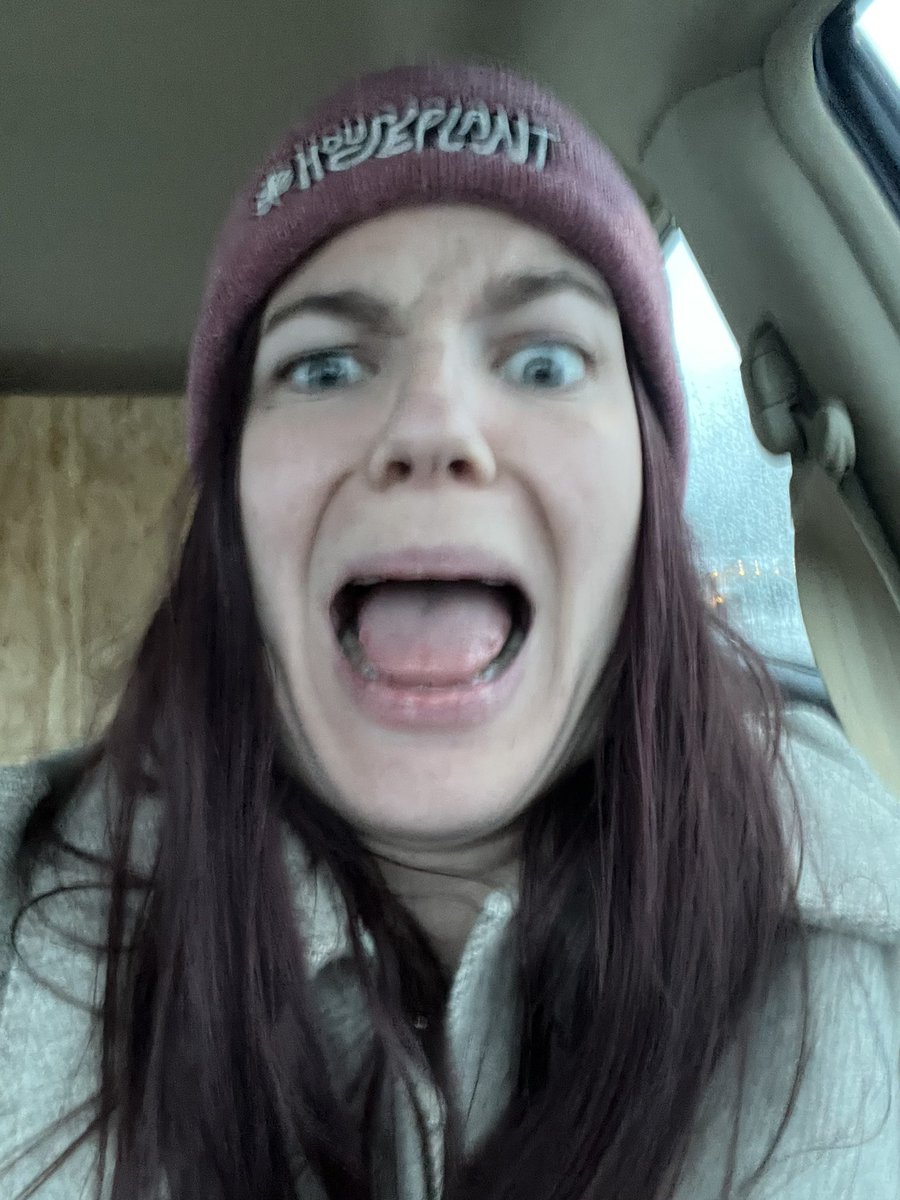 vibrantellie's tweet image. Me vs people’s reactions when I tell them I’m 30. #idontgetit