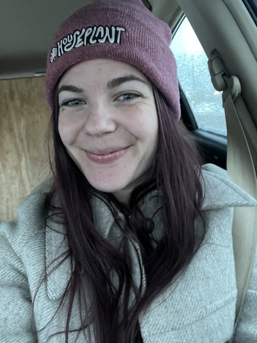 vibrantellie's tweet image. Me vs people’s reactions when I tell them I’m 30. #idontgetit